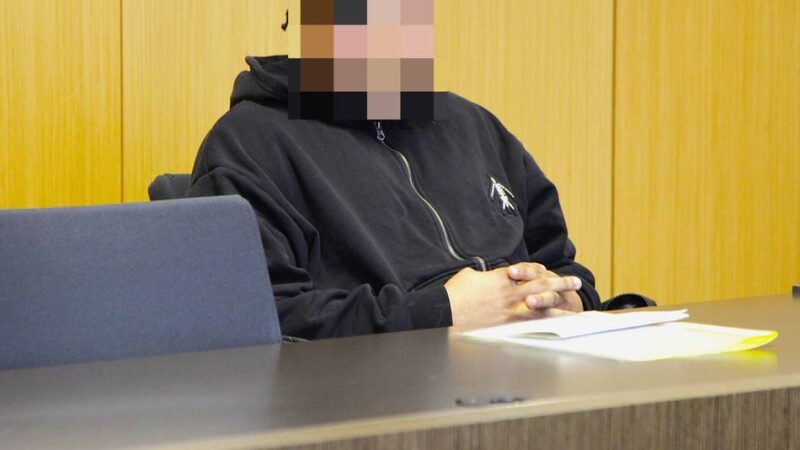 Student angeklagt: Liebesbetrüger „Dennis Brown“ bringt Frau um Geld – Prozess in Düsseldorf