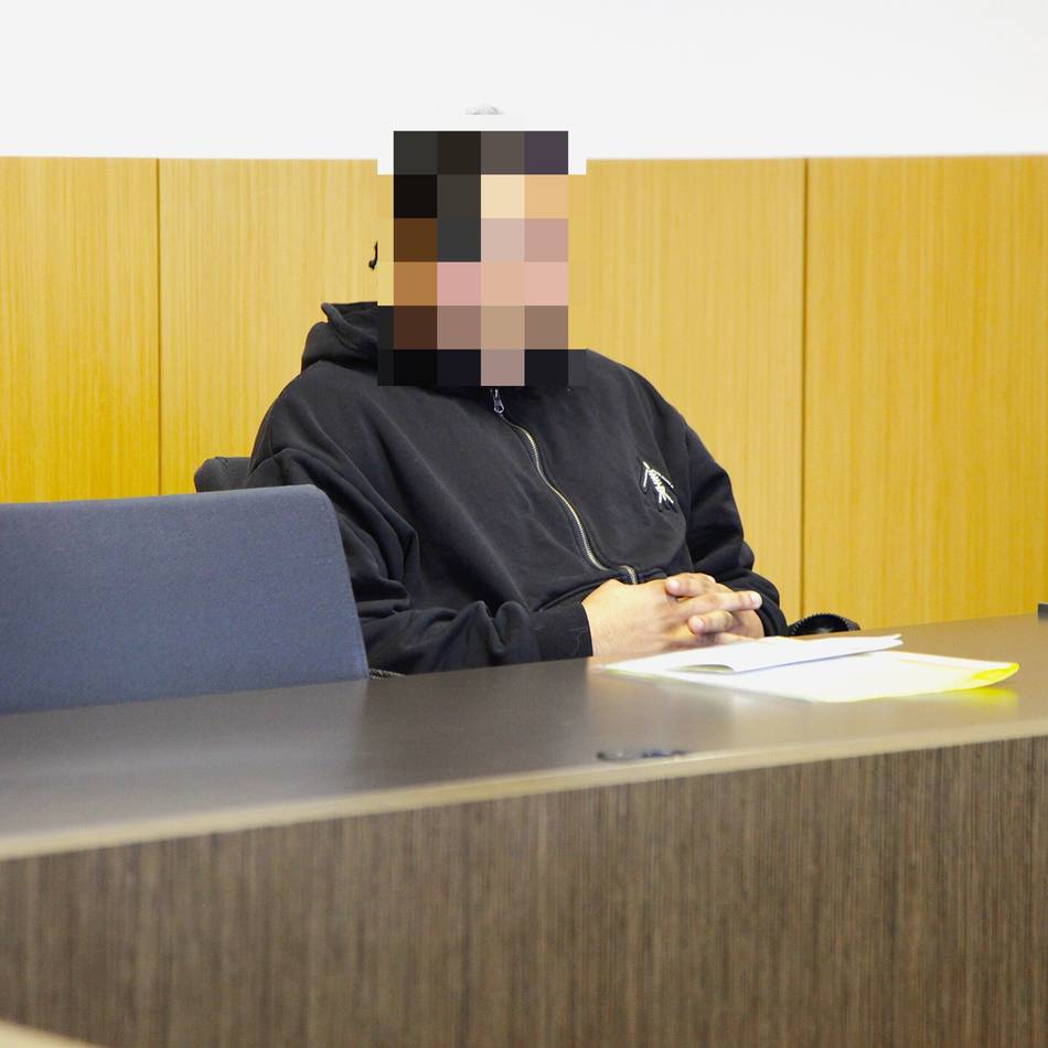 Student angeklagt: Liebesbetrüger „Dennis Brown“ bringt Frau um Geld – Prozess in Düsseldorf