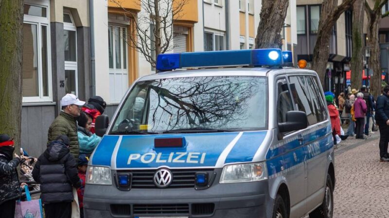 Polizeibilanz aus Krefeld: Regenschauer beendet das närrische Treiben gleich nach Ende des Zuges