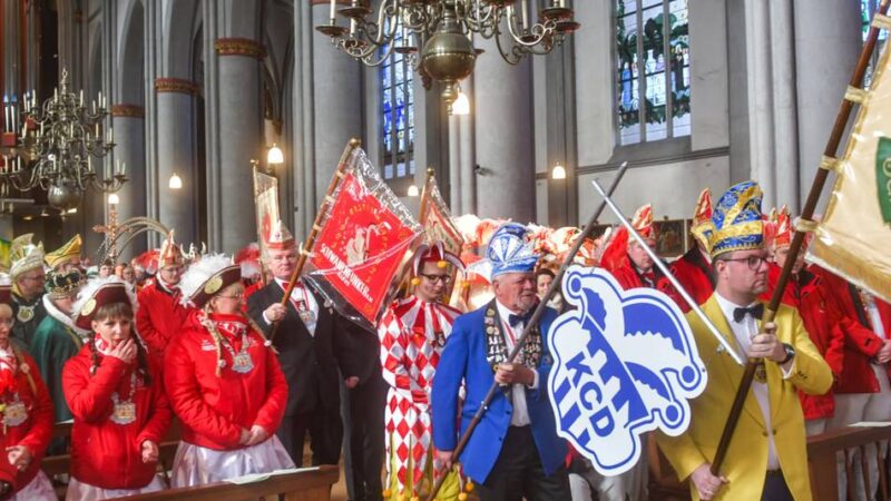 In der Stiftskirche in Kleve: „Zugabe“-Rufe in der Narrenmesse – „Manchmal sind wir Clowns, manchmal Tollitäten“