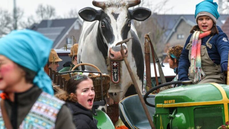 Rosenmontagszug in Keppeln: Wenn das Wetter Karneval und April in einem feiert – so jeck ist das Queekendorf