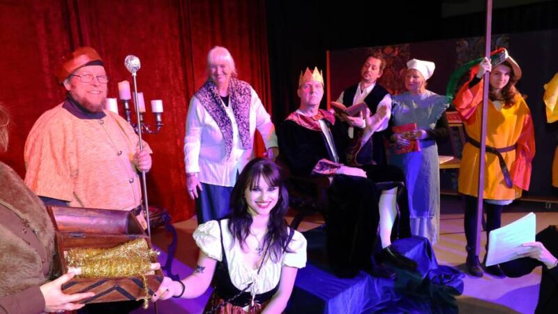 Theater für die ganze Familie: Alpener Theatergruppe ist gestärkt zurück mit neuem Stück