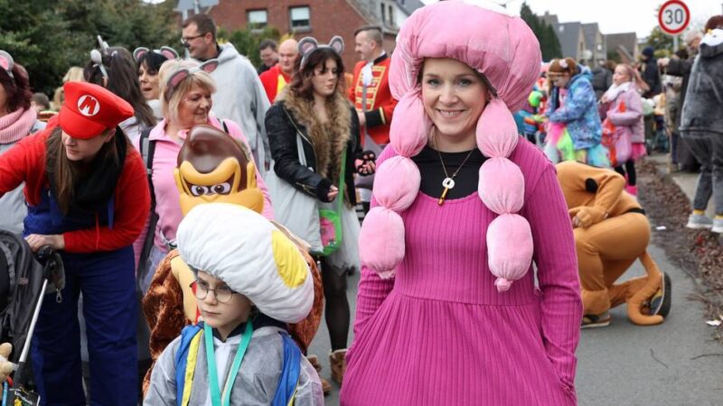 Karneval 2026 in Korschenbroich: Kamelleregen beim Kinderkarnevalszug in Kleinenbroich