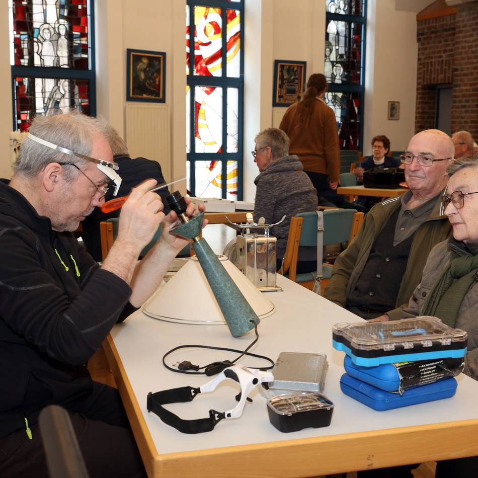 Nachhaltigkeit in Korschenbroich: Repair-Café mit PC-Hilfe und Expertin für Nähmaschinen