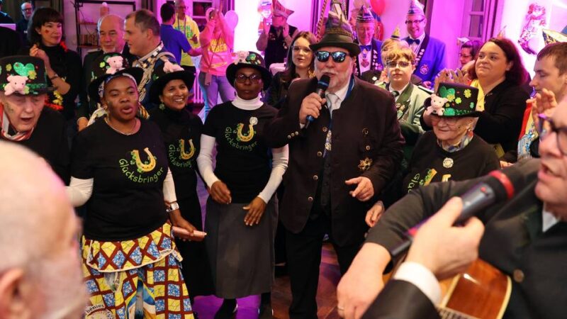 Brauchtumsfest in Mönchengladbach: Wo Ordensschwestern mit Tollitäten und Majestäten schunkeln