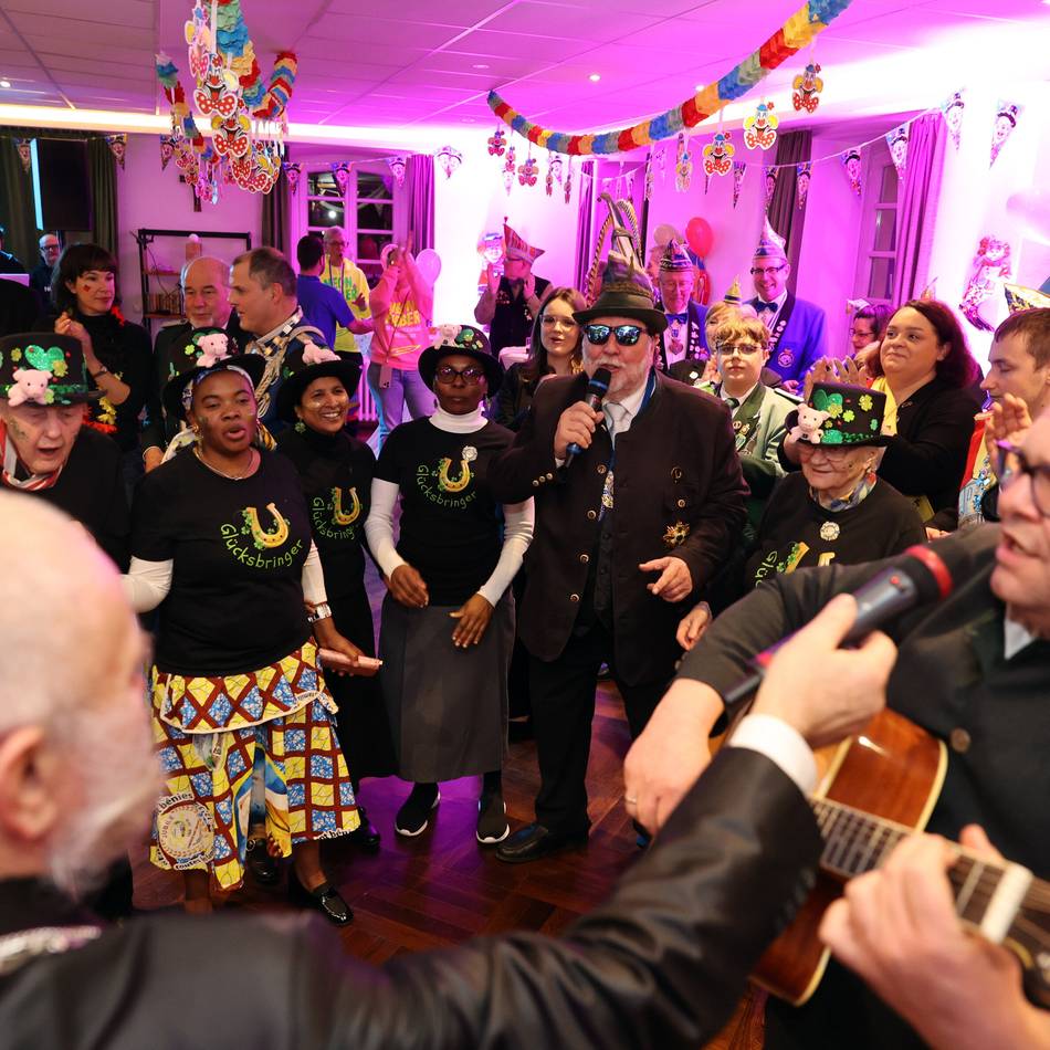 Brauchtumsfest in Mönchengladbach: Wo Ordensschwestern mit Tollitäten und Majestäten schunkeln