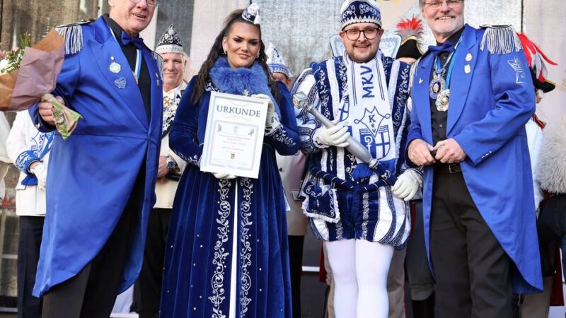 Hofnarren-Verleihung für Prinzessin Janine in Mönchengladbach: „Ich trage diesen Orden mit Stolz“