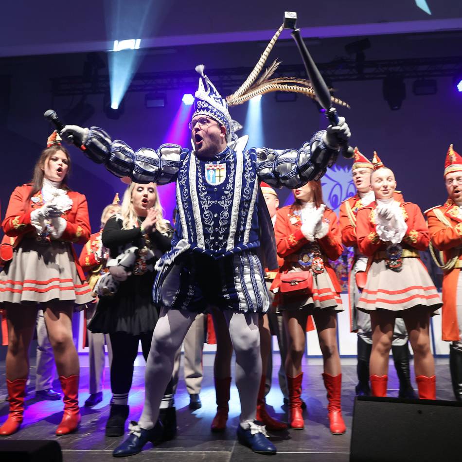 Kostümsitzung in Mönchengladbach: Die Uehllöeker sind Feierbiester – und dem Prinzenpaar kommen die Tränen