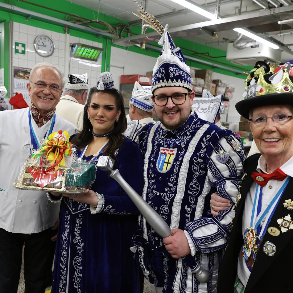 Karneval in Mönchengladbach: Prinzenpaar besucht Konditorei Heinemann – und wird „Qualitätsprüfer“