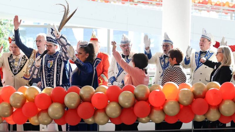 Prinzenpaar in Mönchengladbach: Jecke Übernahme im Möbelhaus Schaffrath
