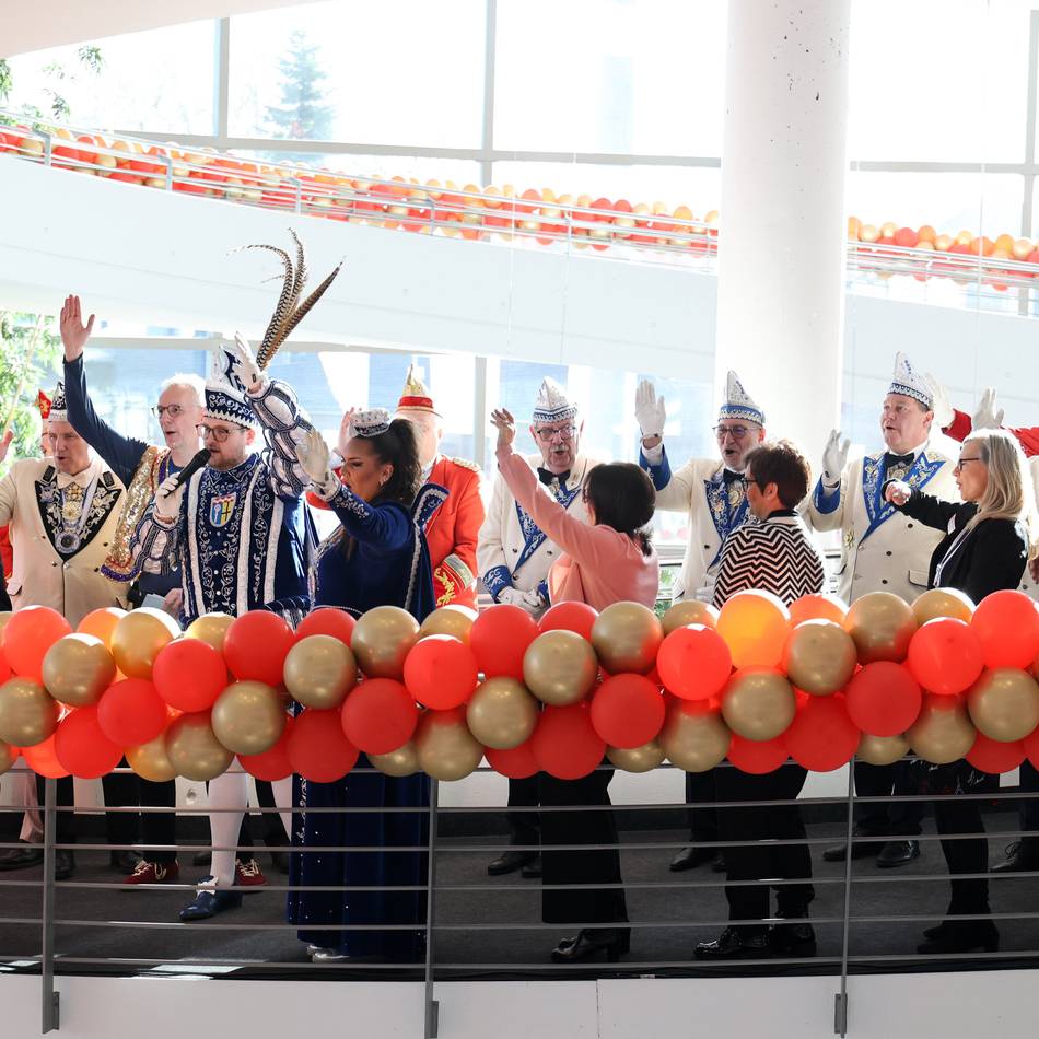 Prinzenpaar in Mönchengladbach: Jecke Übernahme im Möbelhaus Schaffrath