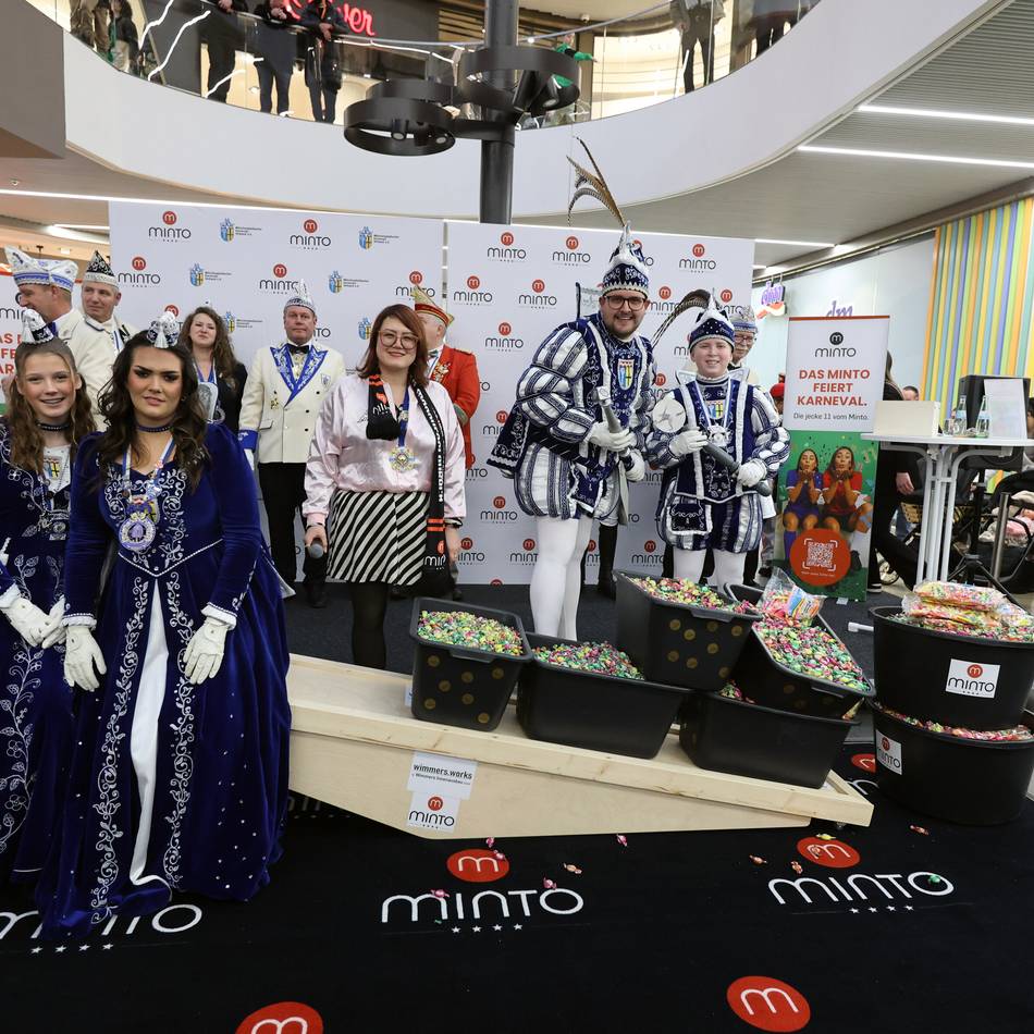 Karneval in Mönchengladbach: Wenn Prinzessinnen mit Kamelle aufgewogen werden