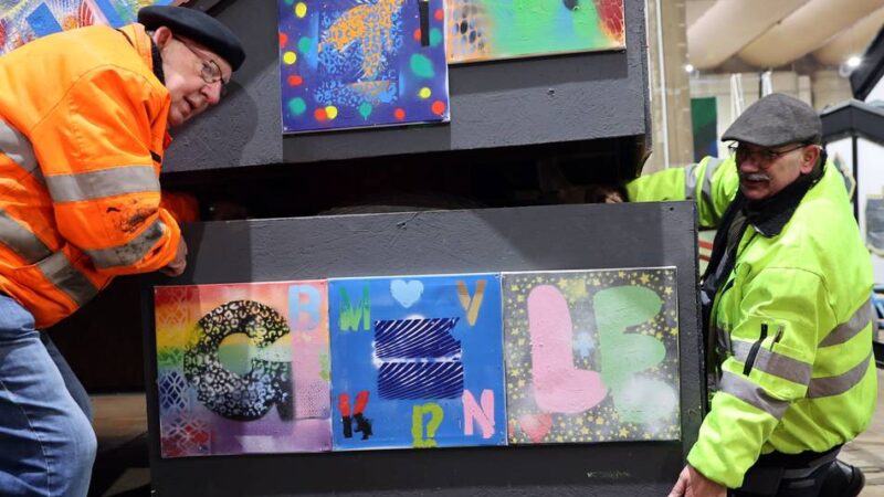 Im Mönchengladbacher „Narrennest“: „Karneval kommt immer plötzlich“ – so weit sind die Wagen für den VDZ