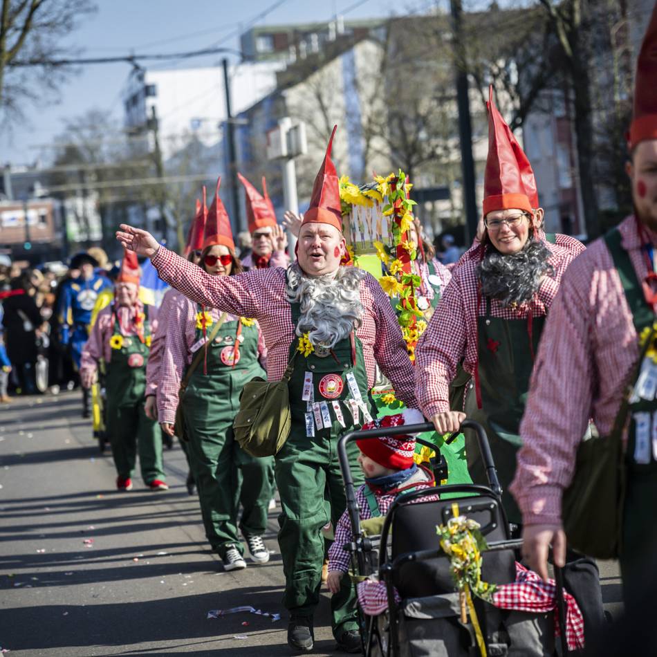 Fünft Jahreszeit in Düsseldorf : Hier wird am Karnevalswochenende im Veedel gefeiert