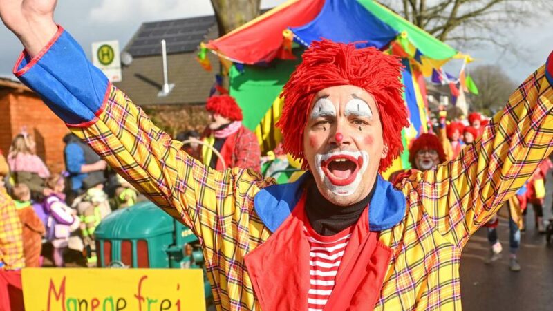 Karneval 2026 in Grefrath: Jecke ziehen am Rosenmontag durch Vinkrath