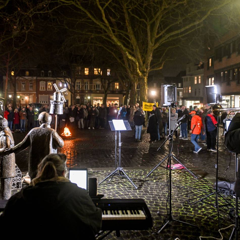 Mahnwache in Kempen: „Wir dürfen die Menschen in der Ukraine nicht vergessen“