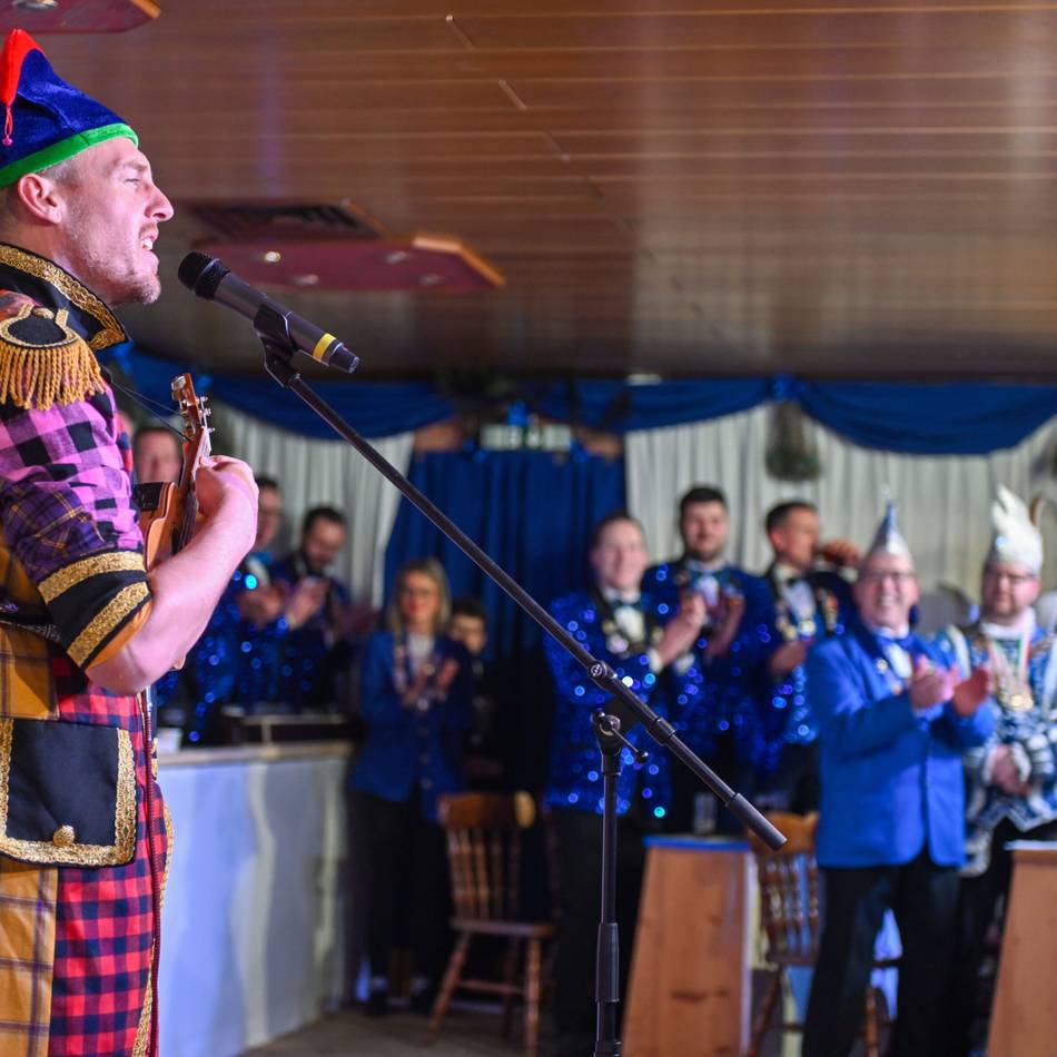 Karneval mit Blau-Weiß: Hartefeld feiert Prinz Lucas und das Altbier