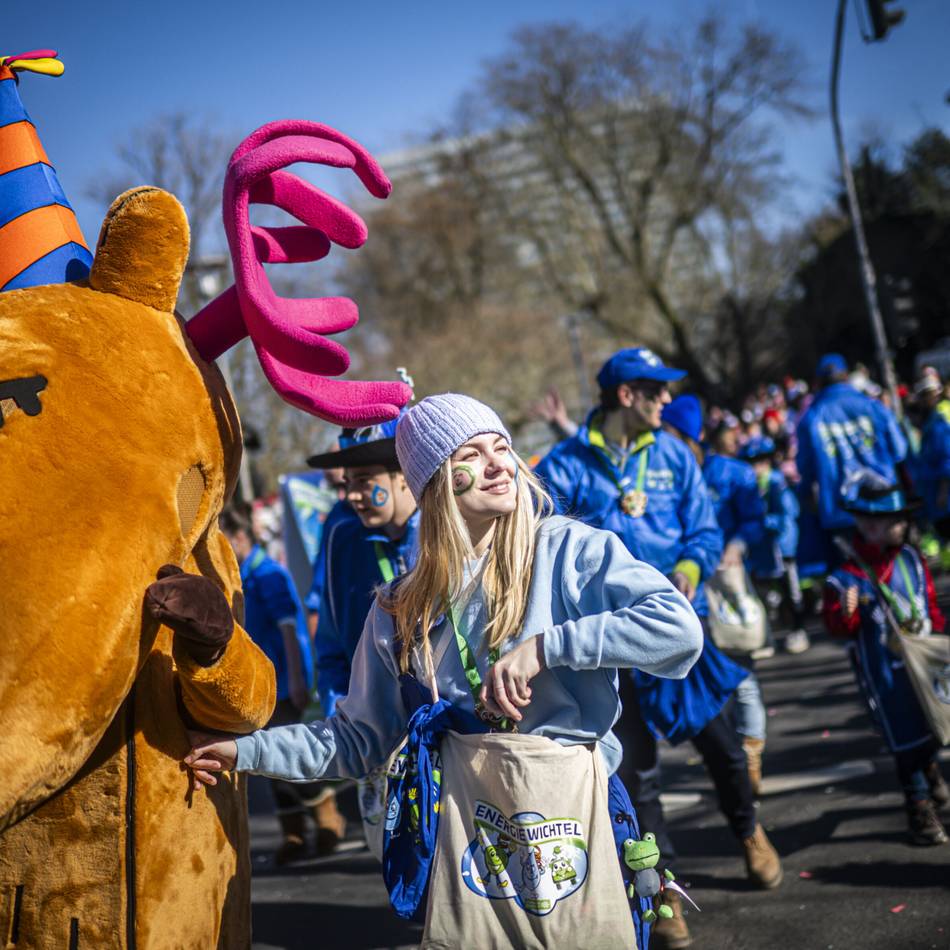 Karneval in Düsseldorf: Was Sie zum Zugweg, Sperrungen und Partys am Rosenmontag wissen müssen