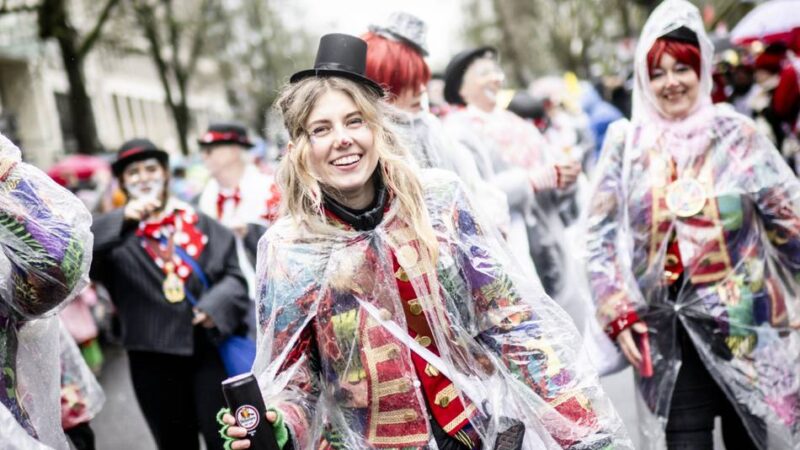 Karnevalistischer Ausblick: Rosenmontag 2027 – Die Jecken feiern fast einen Monat früher als letztes Jahr