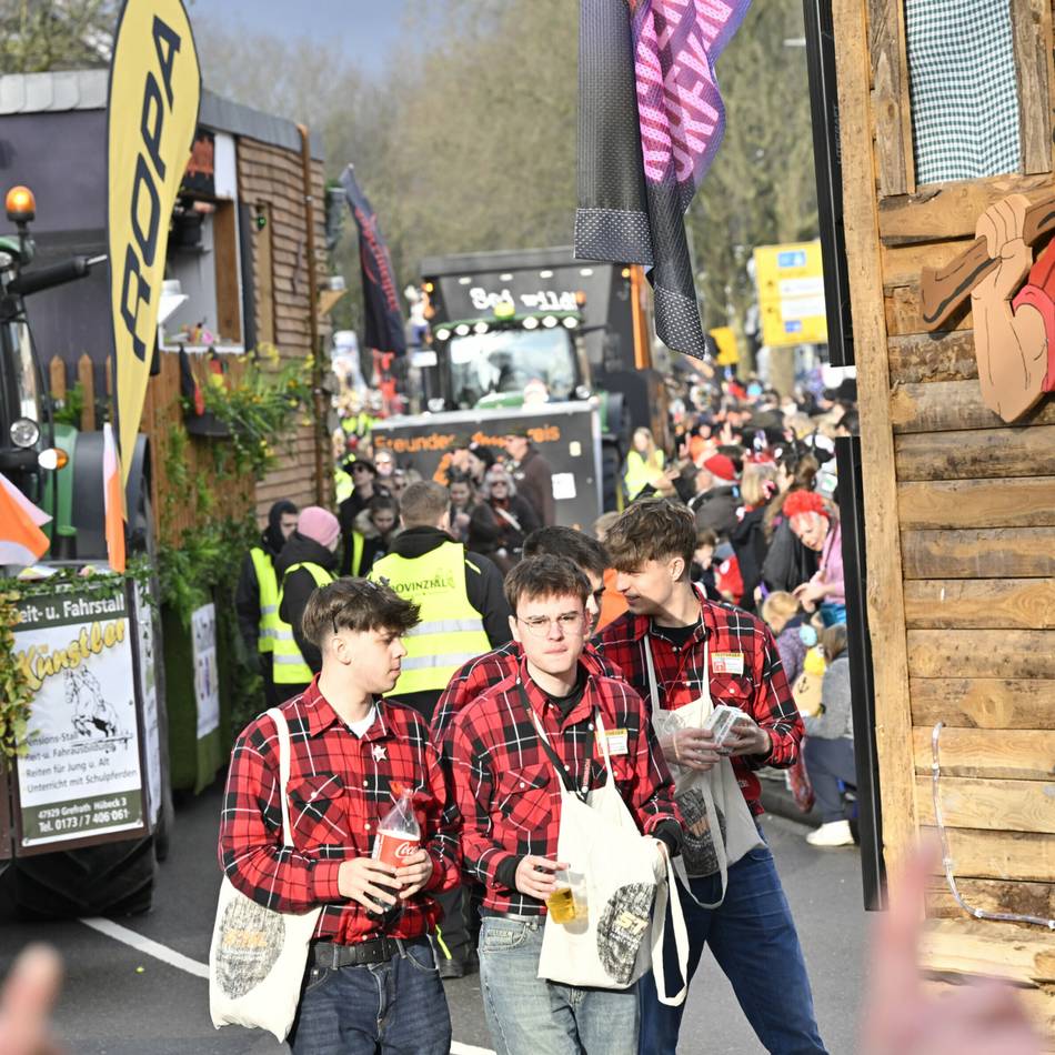 Rosenmontagszug in Süchteln: Süchteln wird zum kunterbunten Meer närrischer Ausgelassenheit