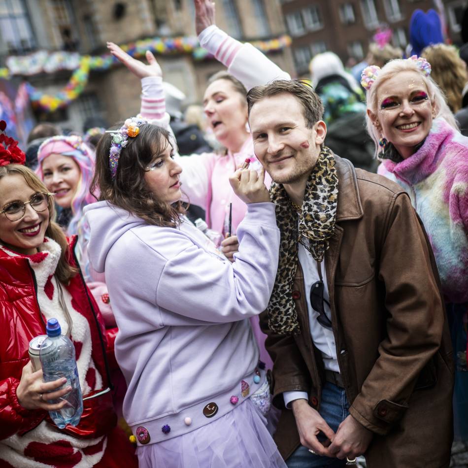 Selbstversuch in Düsseldorf: Mein erstes Mal beim Karneval – „Das ist keine Show, das ist wirklich so!“