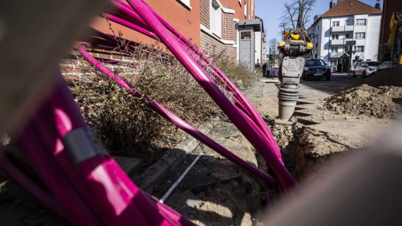 Glasfaser in Düsseldorf: Superschnelles Internet wird nur langsam gebaut – Stadt ist mit Anbietern „nicht zufrieden“