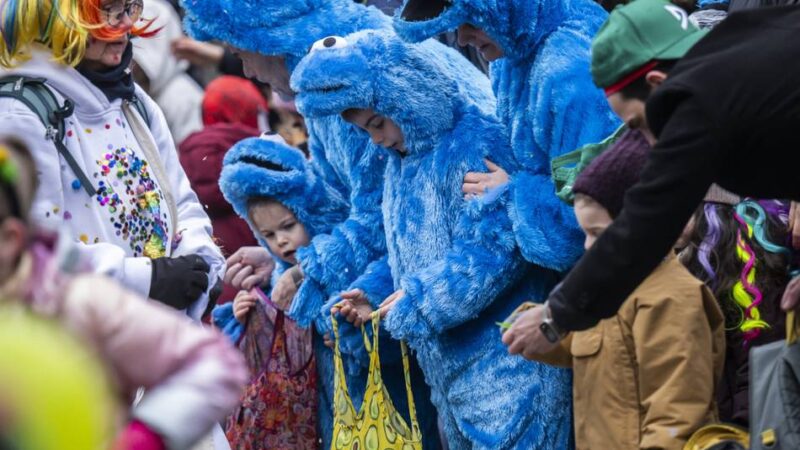 Kostüme und Kamelle: Tausende beim Kinderumzug in Düsseldorf – wir zeigen die schönsten Bilder