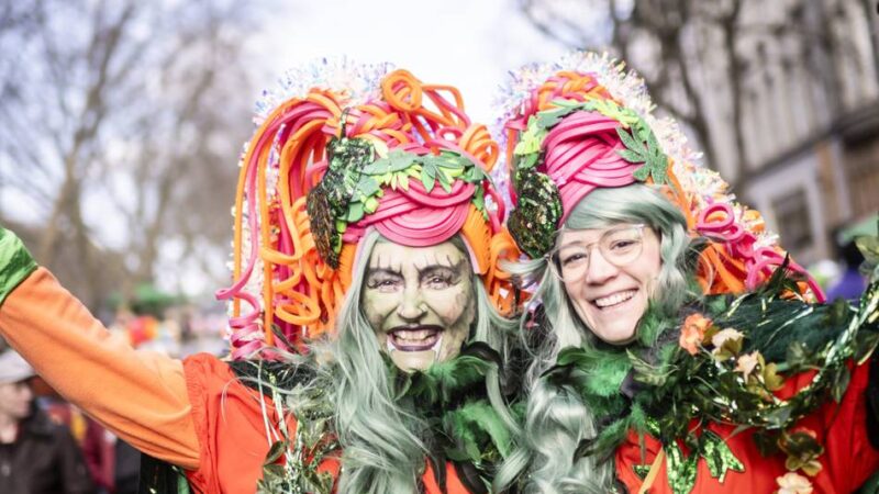 Von den Veedels-Zügen bis Rosenmontag: Schön, bunt und mit viel Liebe – die tollsten Kostüme des Düsseldorfer Straßenkarnevals
