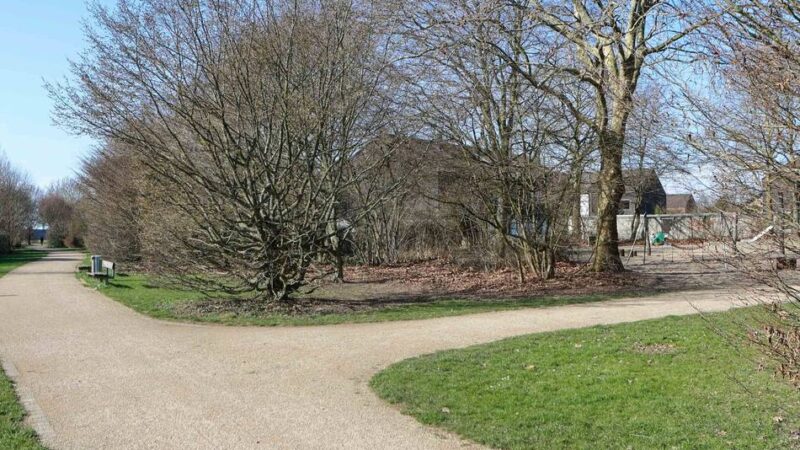 Mann mit Messer gesichtet: Polizeieinsatz nahe Kita in Krefeld-Fischeln