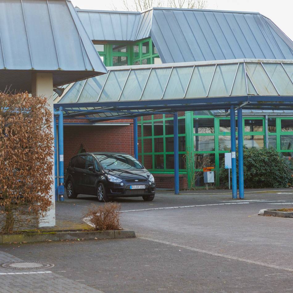 LVR-Schwimmhalle in Krefeld: Vereine sollen Badbetrieb absichern