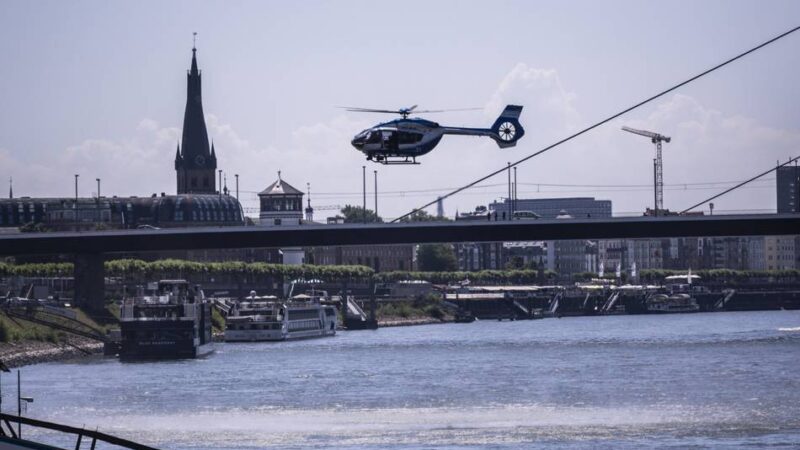 Mit Suchscheinwerfer: Warum ein Hubschrauber in der Nacht über Düsseldorf kreiste