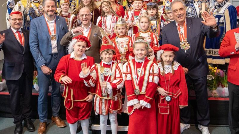 Karneval in Neuss 2026: Jecken schwingen ihr Zepter in Landtag und Sparkasse