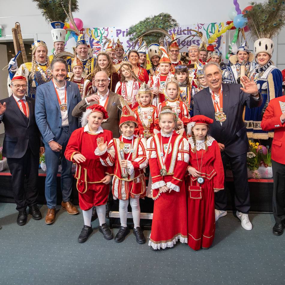 Karneval in Neuss 2026: Jecken schwingen ihr Zepter in Landtag und Sparkasse