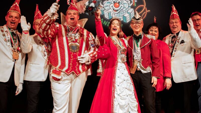 Tollitäten aus dem Kreis Wesel in Düsseldorf: Kamp-Lintforter Prinzenpaar erhält Orden des Landtags