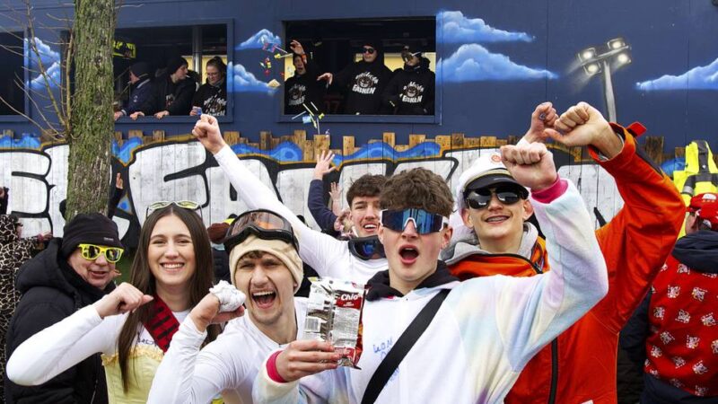 So war der Rosenmontagszug in Veen: Das Dorf mit V trotzt dem Regen