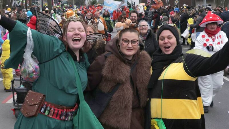 Karneval in Krefeld 2026: So bunt war der Karnevalszug in Oppum