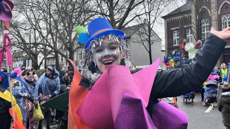Rosenmontagszug in Dülken: „Dölke jeht steil“ – auch im Regen