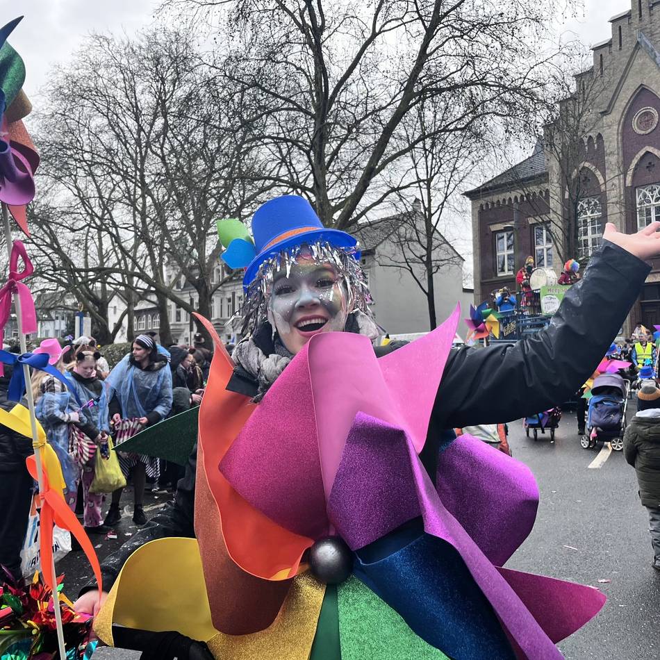 Rosenmontagszug in Dülken: „Dölke jeht steil“ – auch im Regen