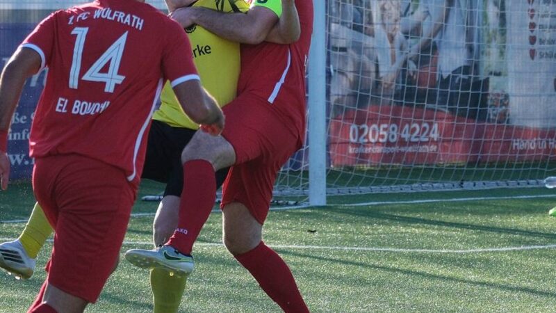 Ampelkarte für Torwart Oberhoff: 1. FC Wülfrath fällt durch Niederlage gegen Kapellen-Erft zurück