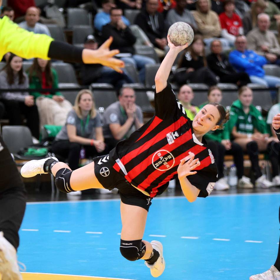 42-Tore-Gala: Elfen klettern auf Nichtabstiegsplatz