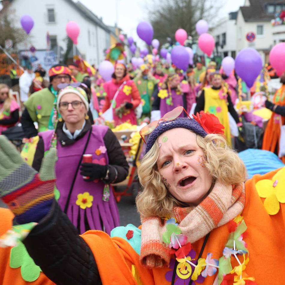 Karneval in Leverkusen – Session 2025/26: Mit herrlicher Flower-Power durchs Dorf