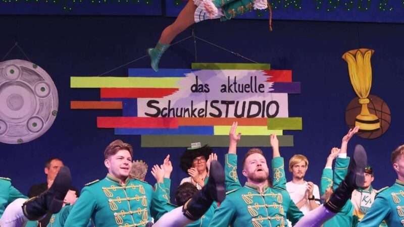 Karneval in Leverkusen – Session 2025/26: Jecke Mädchen bejubeln alle Gäste – bis auf Infantino