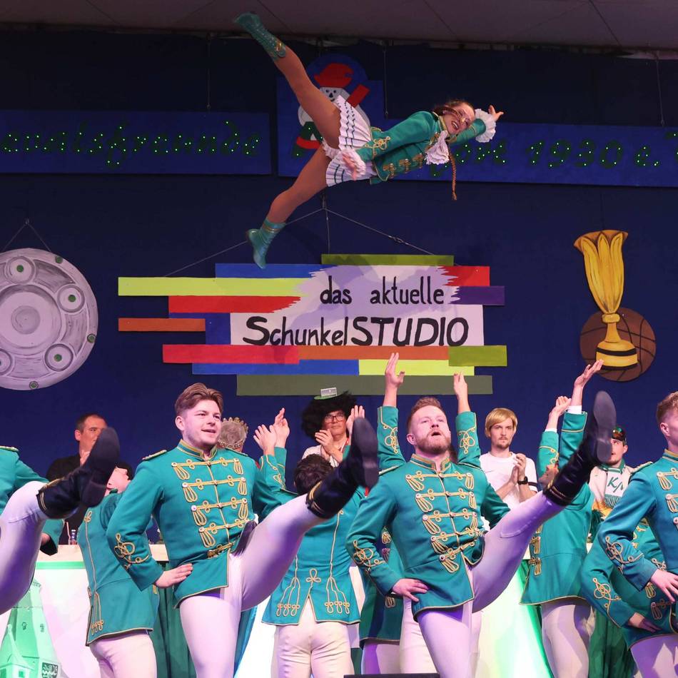 Karneval in Leverkusen – Session 2025/26: Jecke Mädchen bejubeln alle Gäste – bis auf Infantino