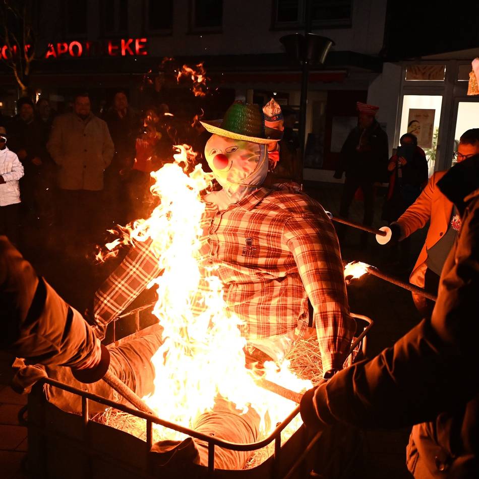 Karneval in Radevormwald: „Nubbel“ musste für die Karnevalssünden büßen
