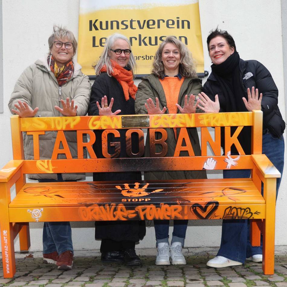 Neue Zonta-Bank am Kunstverein Leverkusen: „Orange Power“ gegen Gewalt an Frauen und Mädchen