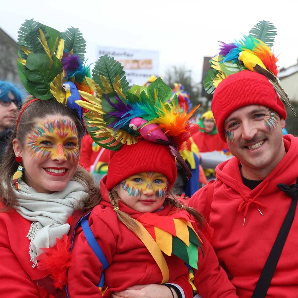 Karneval in Leverkusen – Session 2025/26: Dschungeltiere, Piraten und Dinos – Tausende feiern beim Hitdorfer Zoch