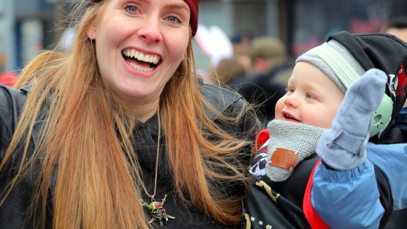 Höhepunkt des Straßenkarnevals: Alpener feiern ausgelassen den Zug der Kinder
