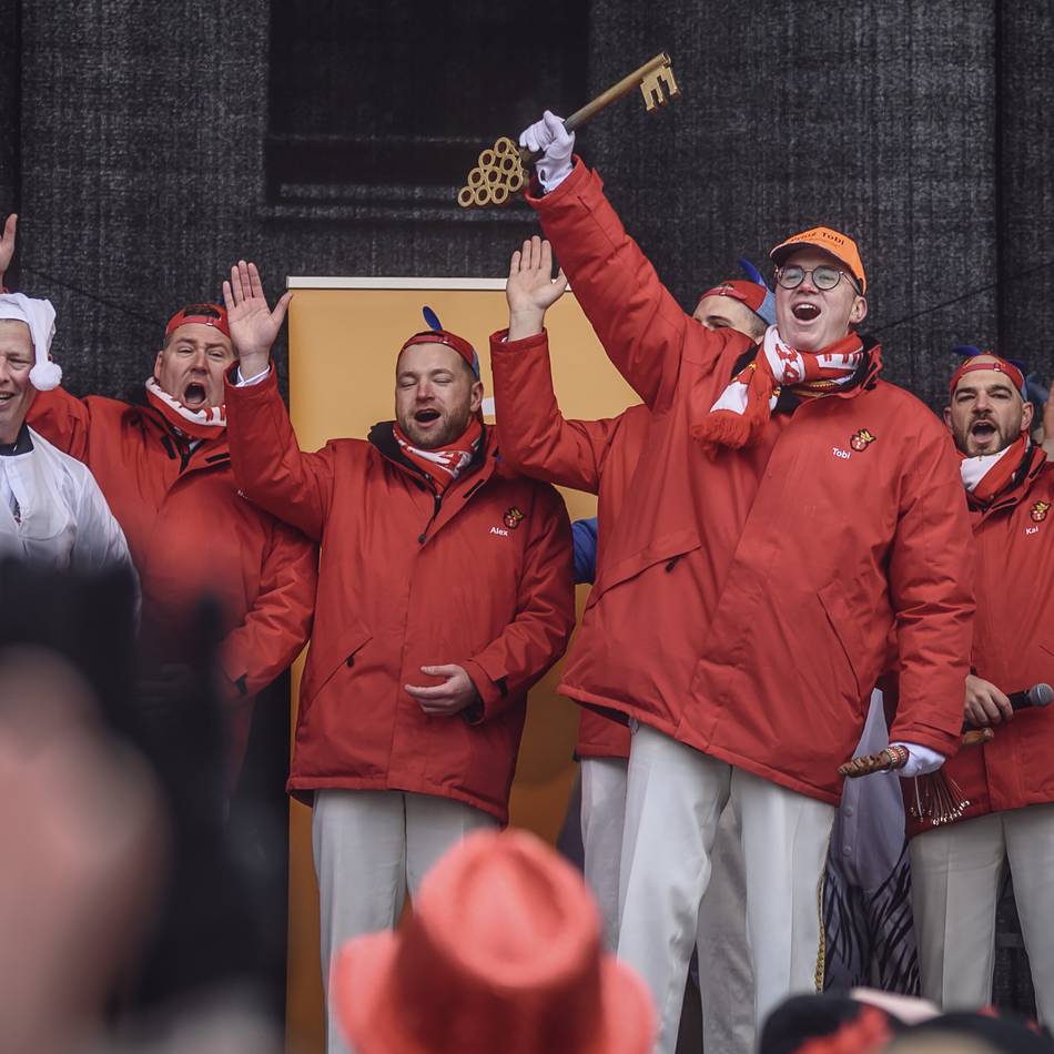 Rathaussturm mit Prinz Tobi: Karnevalisten haben die Macht in Kleve ergriffen