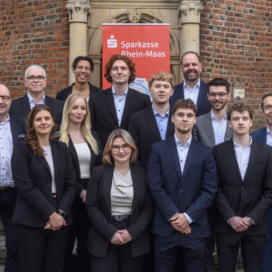 Geldinstitut im Kreis Kleve: Acht neue Banker bei der Sparkasse Rhein-Maas