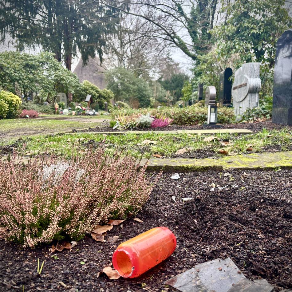 Vandalismus in „größerem Ausmaß“: Rund 120 Gräber betroffen – Diebe verwüsten und bestehlen Düsseldorfer Friedhöfe